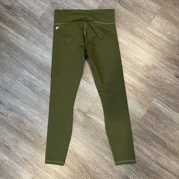 Fabletics Define PowerHold® Mid-Rise Capri - Picture 2 of 7